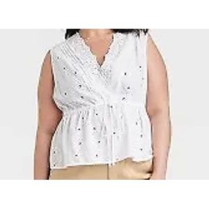 NWOT Universal Thread Eyelet